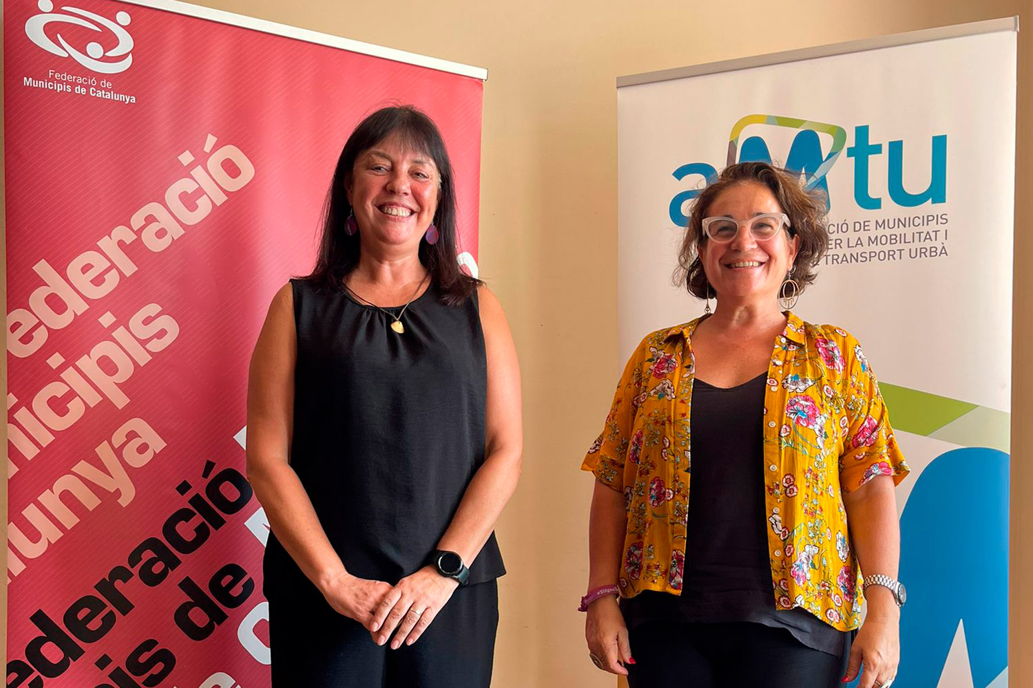 (d'equerra a dreta) ) Olga Arnau i Aurora Carbonell > AMTU