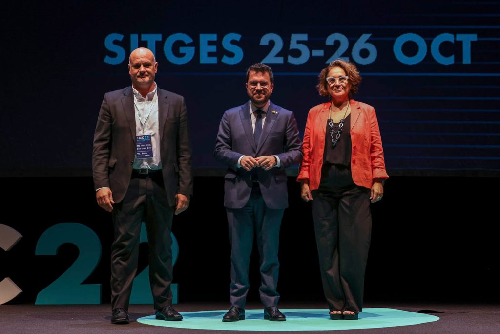 (d’esquerra a dreta) El director de l’IMC, Joan Serra, el president de la Generalitat, Pere Aragonès i la presidenta de l’AMTU, Aurora Carbonell > IMC. Jordi Borràs