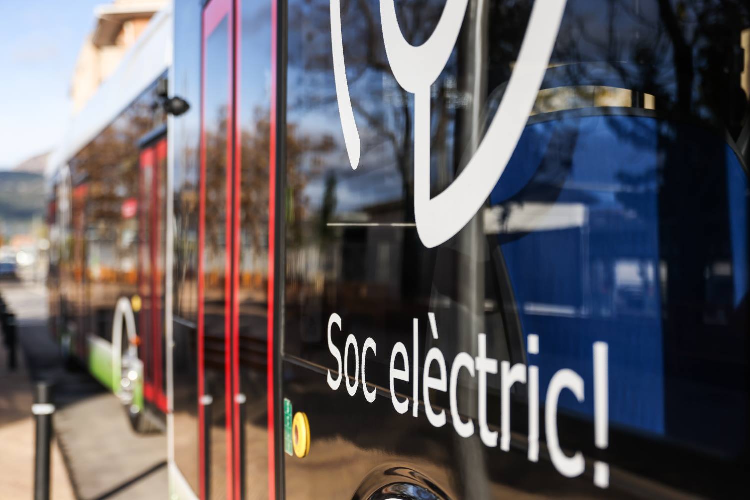 El bus que dona servei al Clic.cat de la Garrotxa > Departament de Territori