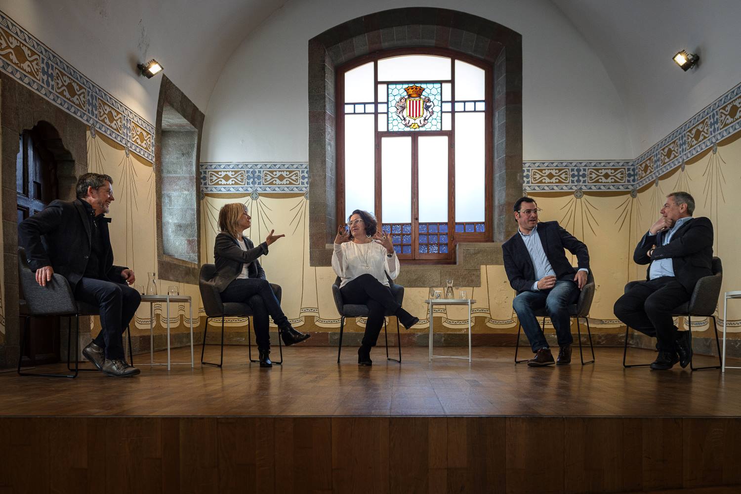José Antonio Montero, Miquel Vives, Aurora Carbonell, Alba Barnusell i Jordi Xena a la Sala Tarafa de Granollers. ƒotos del debat: AMTU, Jordi Borràs.