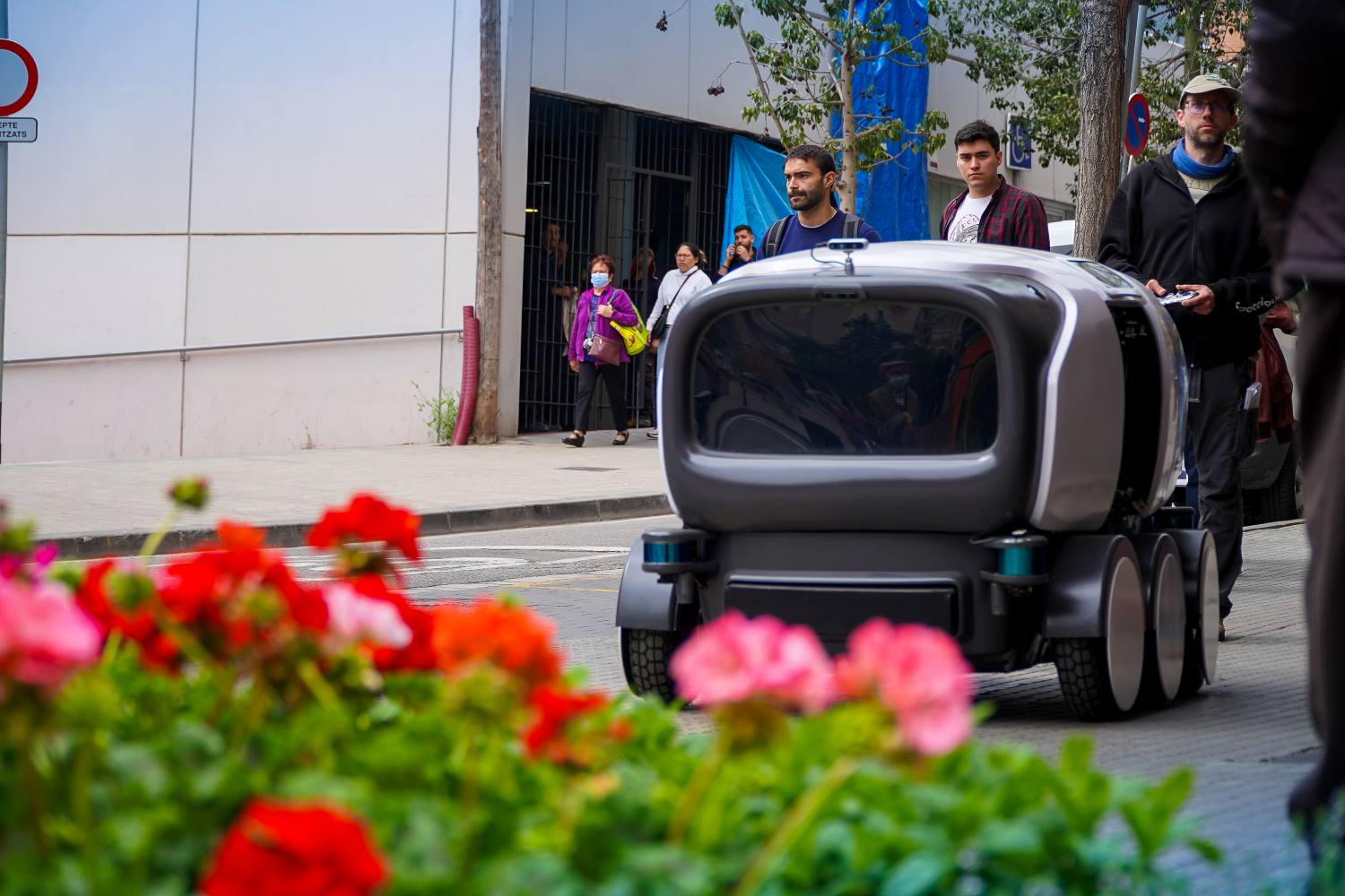 Ona, el robot autònom 100% elèctric > CARNET