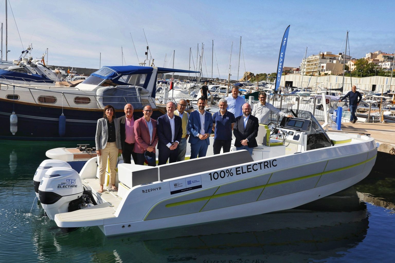 Primera embarcació fabricada per la drassana gironina Zephyr Boats, a Palamós > Departament d'Empresa i Treball. Presidència. Generalitat de Catalunya