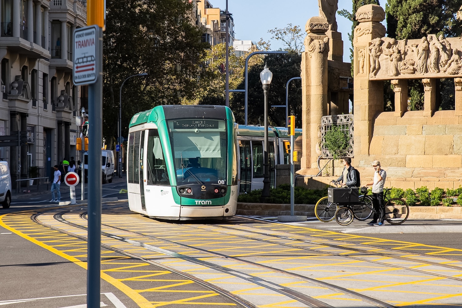 Tramvia a la plaça VerdaguerATM