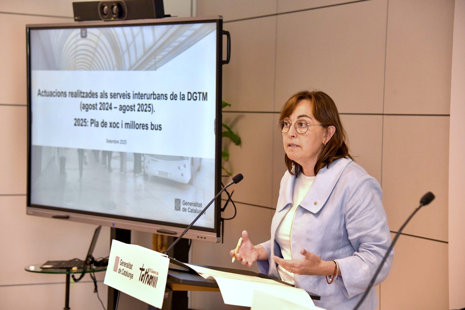 La consellera Sílvia Paneque a la presentació de les millores a la xarxa de busos interurbans.