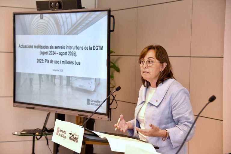 La consellera Sílvia Paneque a la presentació de les millores a la xarxa de busos interurbans.