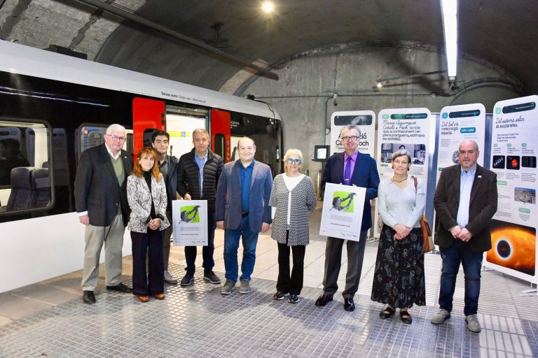El tren amb el nom d’Assumpció Català se suma al conjunt de vehicles que FGC ha retolat els darrers anys amb noms de personalitats destacades de la cultura, l’art i les ciències.